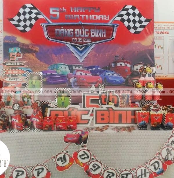 Bàn sinh nhật trang trí chủ đề xe hơi dễ thương cho bé trai XV019