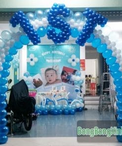 Cổng chào thôi nôi có bong bóng tạo hình số tuổi của bé XV027