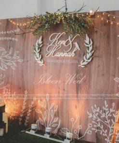 Backdrop tiệc cưới phong cách mộc đơn giản