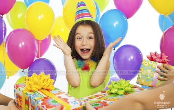 Bữa tiệc thôi nôi của bé gái thật sinh động