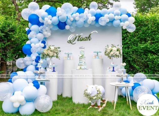 Backdrop tiểu cảnh kèm bàn sinh nhật sang trọng ngoài trời XV209