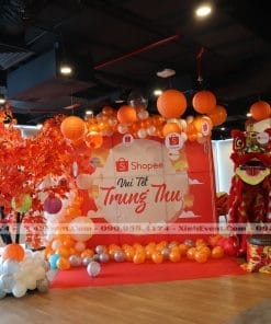 Trang trí cùng bong bóng và thảm đỏ XV253