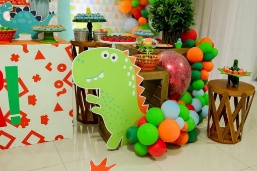 Những tiểu cảnh format trang trí đi kèm bàn quà sinh nhật XV280