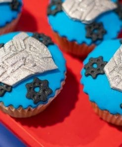 Bánh cupcake với logo của optimus XV279.