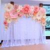 Backdrop tiệc cưới trang trí vải voan cùng hoa giấy XV339