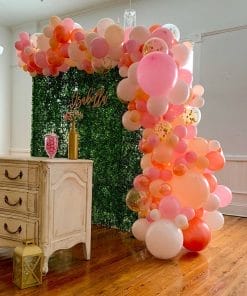 Backdrop sinh nhật tại nhà với phụ kiện cây xanh cùng bong bóng XV401