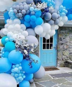Dây bong bóng cùng hoa tươi trang trí tiệc cưới XV470