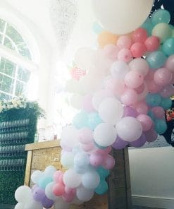 Dây bong bóng trang trí tiểu cảnh sinh nhật trước lối vào XV447