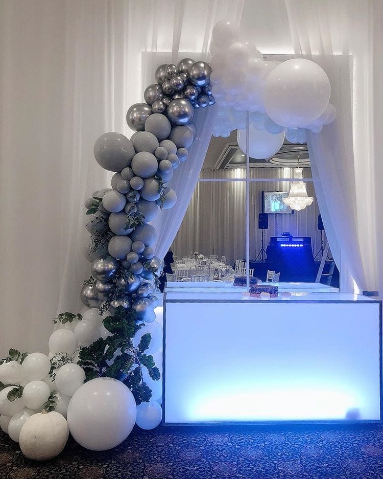 Bàn quà sinh nhật bong bong sang và sáng XV557