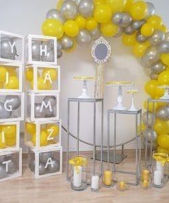 Bàn gallery trang trí sinh nhật vàng và xám XV658