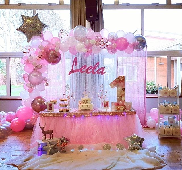 Bàn quà sinh nhật trang trí bong bóng màu hồng XV630