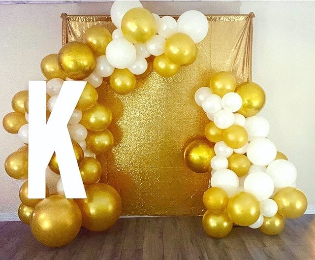 Backdrop khai trương vàng đồng và trắng XV573