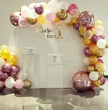 Bàn quà thôi nôi trang trí bong bóng tại nhà XV706