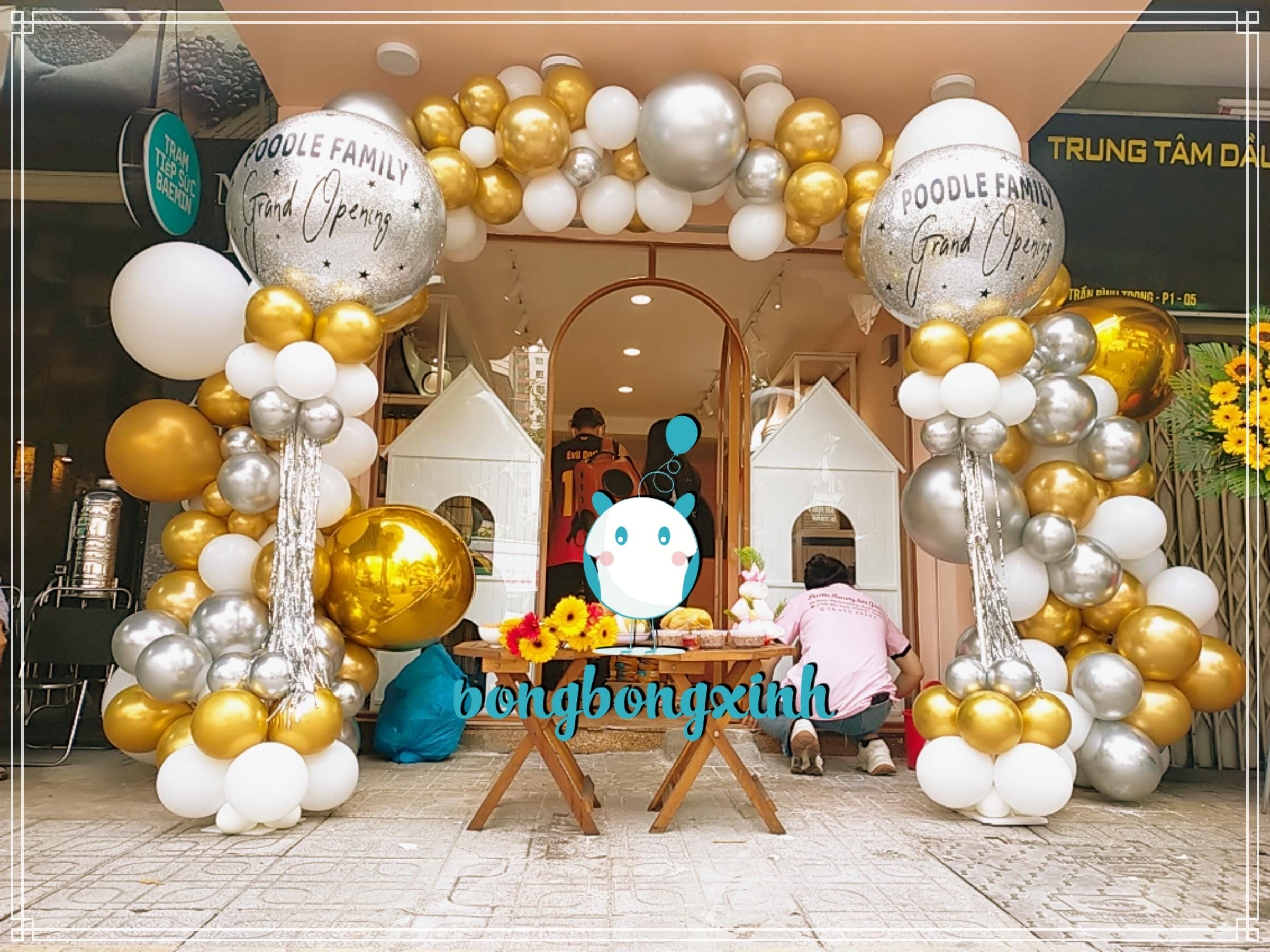 Cổng chào trang trí khai trương cửa hàng POODLE FAMILY
